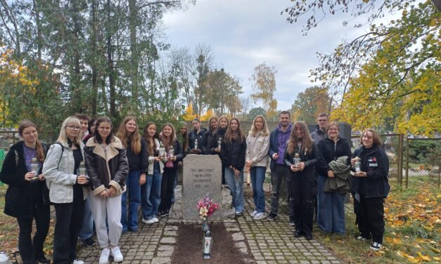 „Nie umiera ten, kto trwa w pamięci żywych”